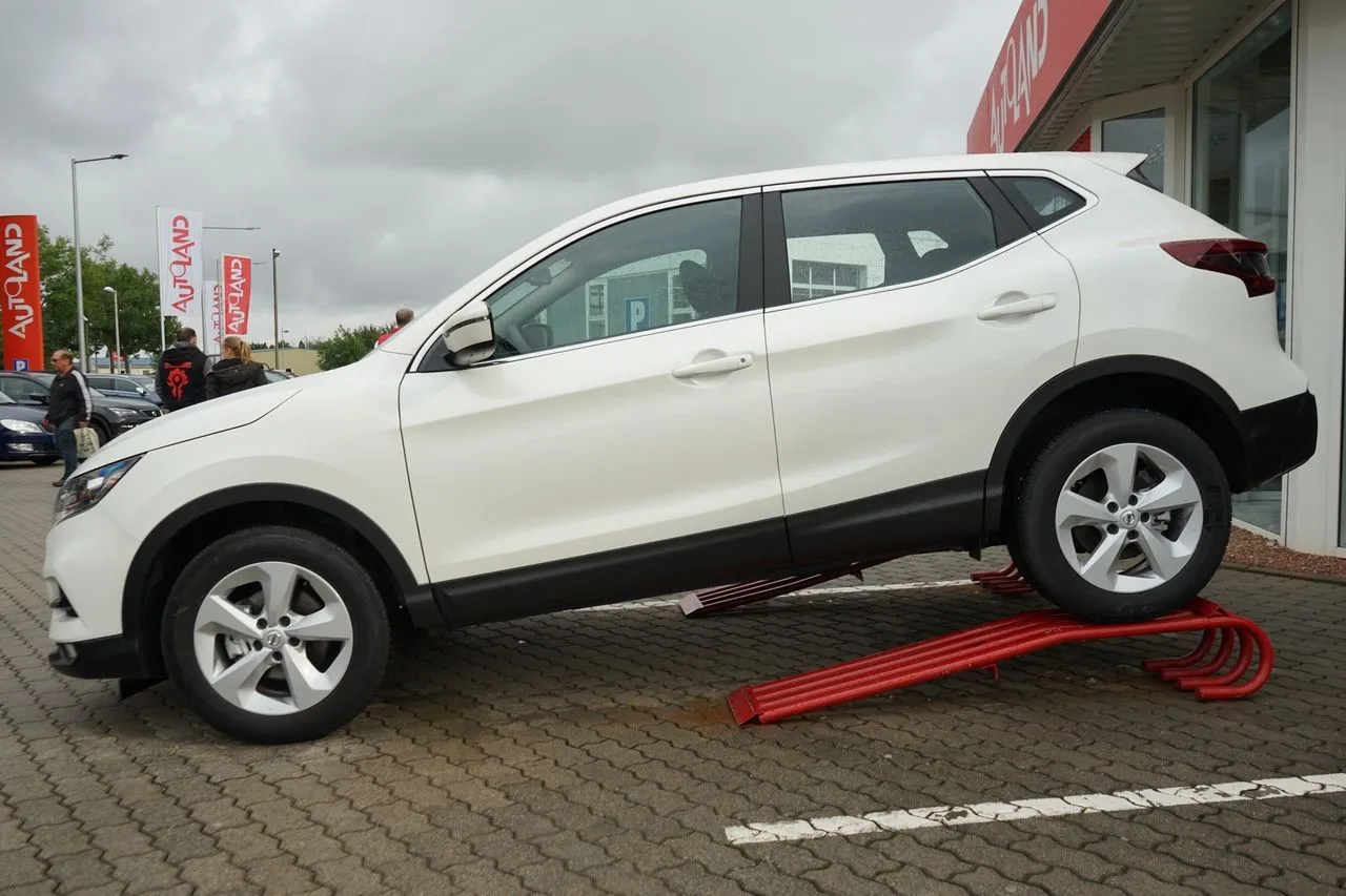 Nissan Qashqai 1.3 DIG-T...  Image 5