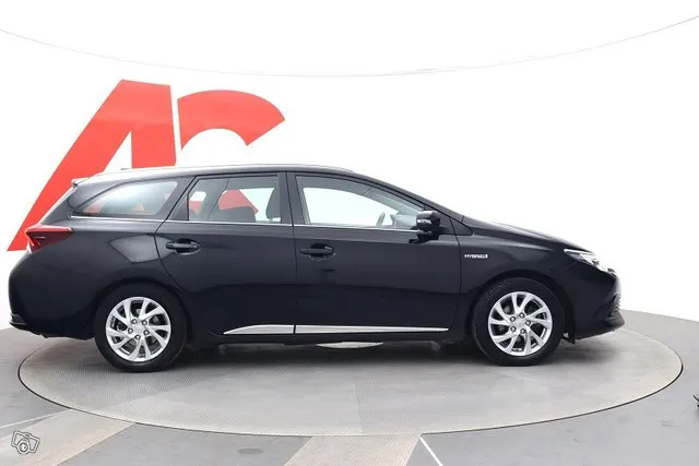 Toyota Auris Touring Sports 1,8 Hybrid Active - / Navi / Kamera / Tutkat / Led-valot / Image 6